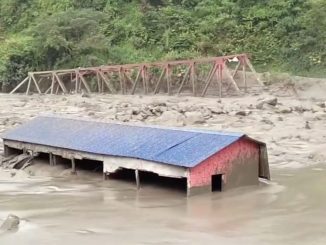 हेलम्बुका बाढी प्रभावित भन्छन् : बस्ती जोगाउन सरकारले सहयोग गरेन