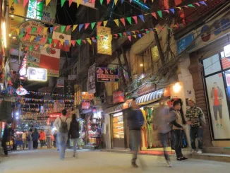 काठमाडौं महानगरले फुटपाथ व्यापारीलाई हटाएपछि एउटा विकल्प स्वरूप नाइट मार्केटको सुरूआत