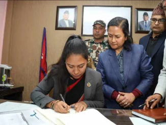 शिक्षमन्त्रीको रुपमा सुमना श्रेष्ठद्धारा पदभार ग्रहण